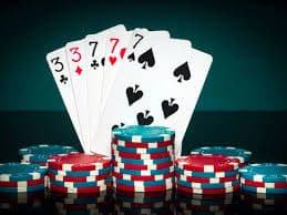 Filipino player enjoying queen ph apk casino games on mobile