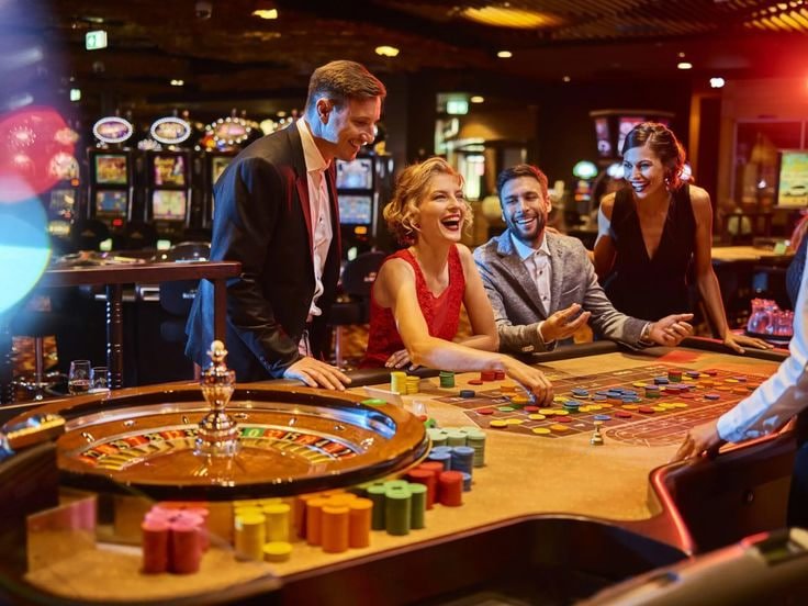 Filipino player browsing queen ph apk casino games on mobile phone